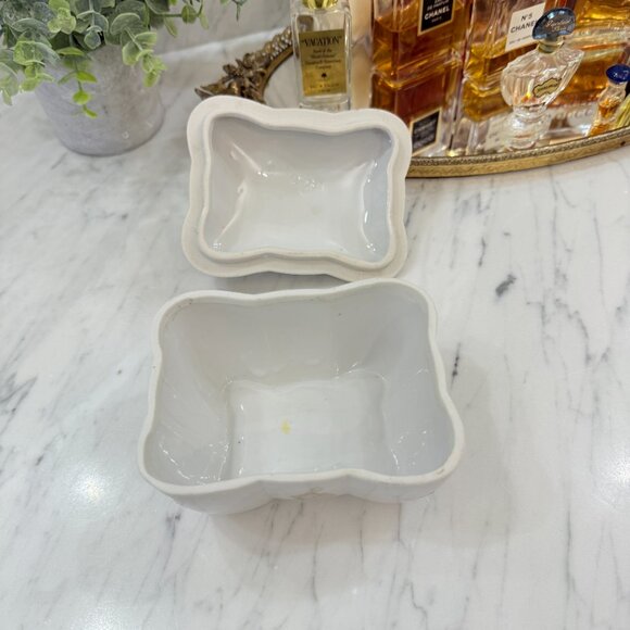 Vintage Lipper Mann (L&M) Bond Ware Trinket Box, Porcelain with Roses &Gold - Picture 13 of 17